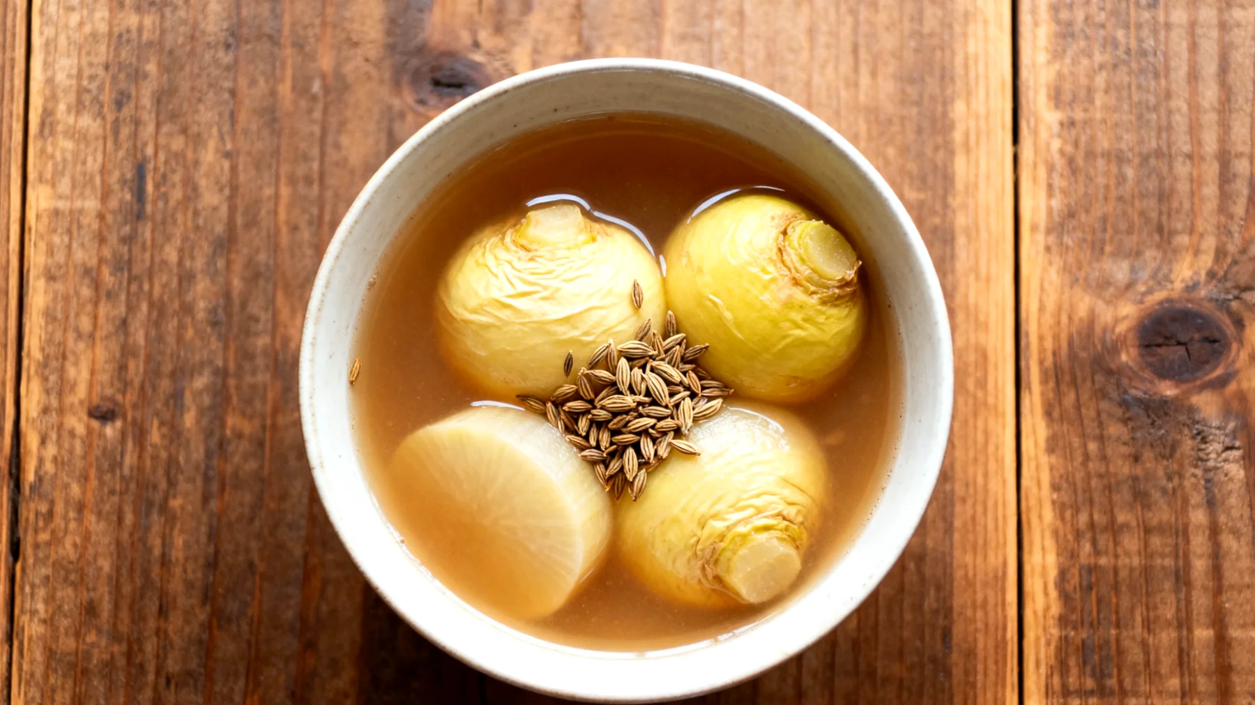 Miso-Suppe mit fermentierten Rüben und Fenchelsamen"